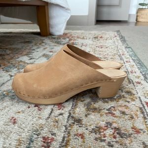 Bryr Clogs - Clementine in Sand